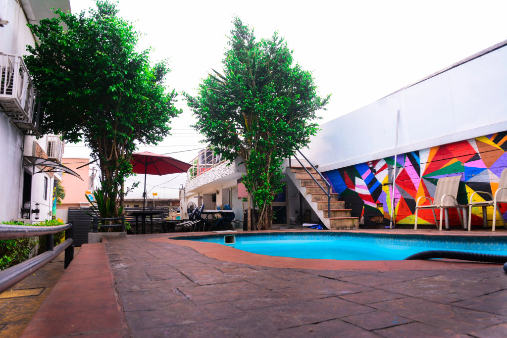 Отель Connecting Lagos Suites