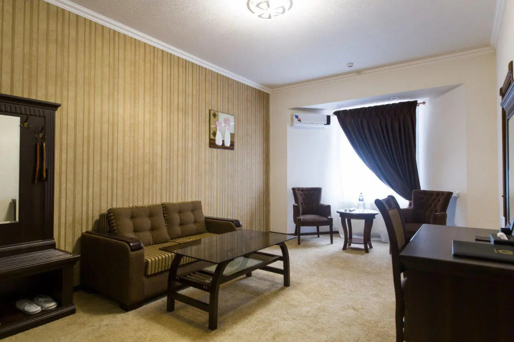 Alexander Hotel