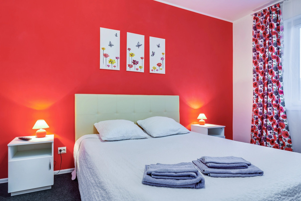 Квартира Red Wall