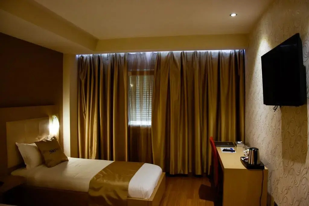 Sky 2 Hotel Tirana