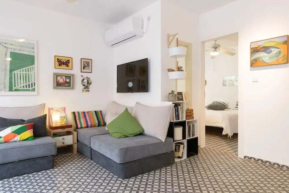 Апартаменты Vintage & Chic with Patio by FeelHome
