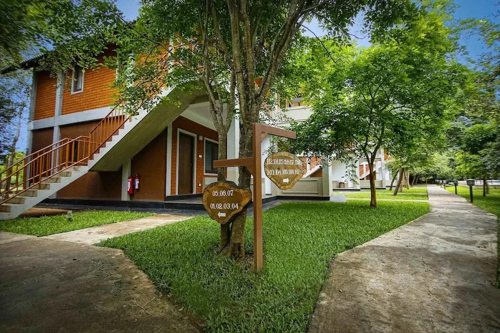Elephas Resort & Spa