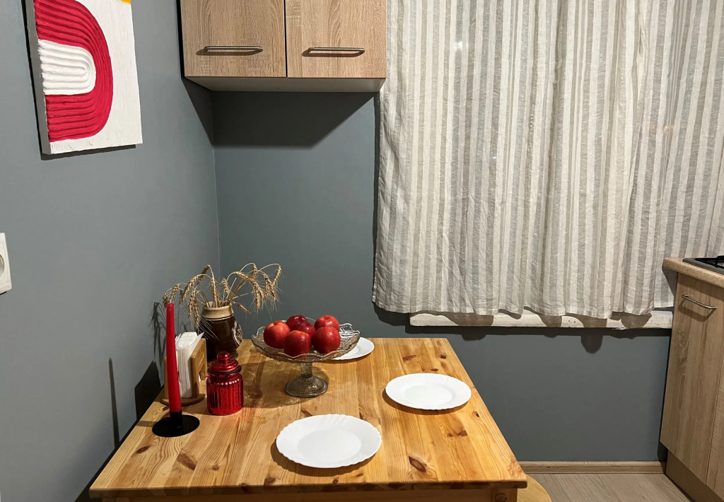 Квартира Art Room в минуте от метро Молодежная