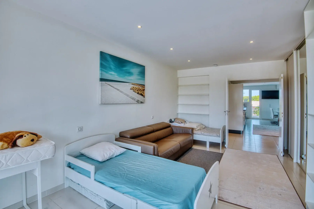 Luxurious 2BD W/seaview In Cap D'antibes Apartments