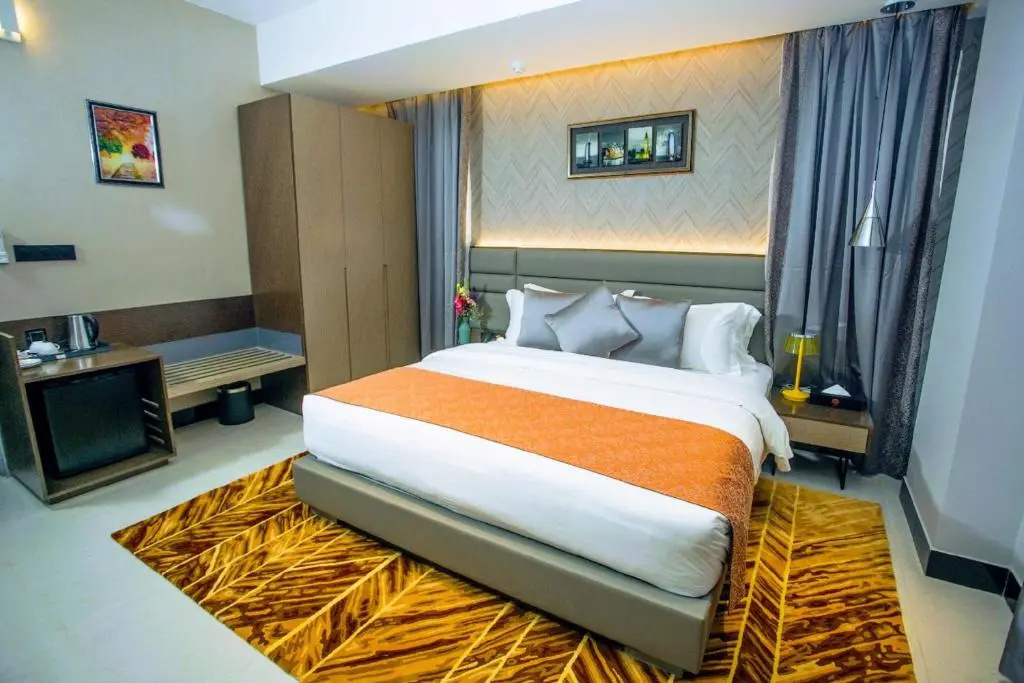 Отель Omni Residency