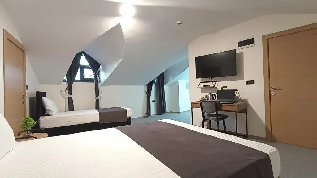 New Garden Airport Hotel & Restaurant