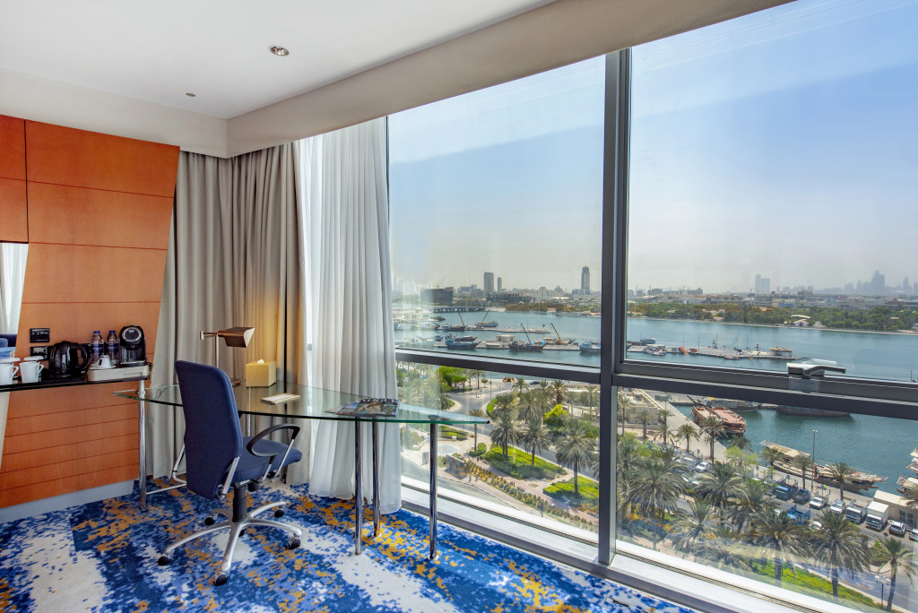 Отель Mövenpick Dubai Creek