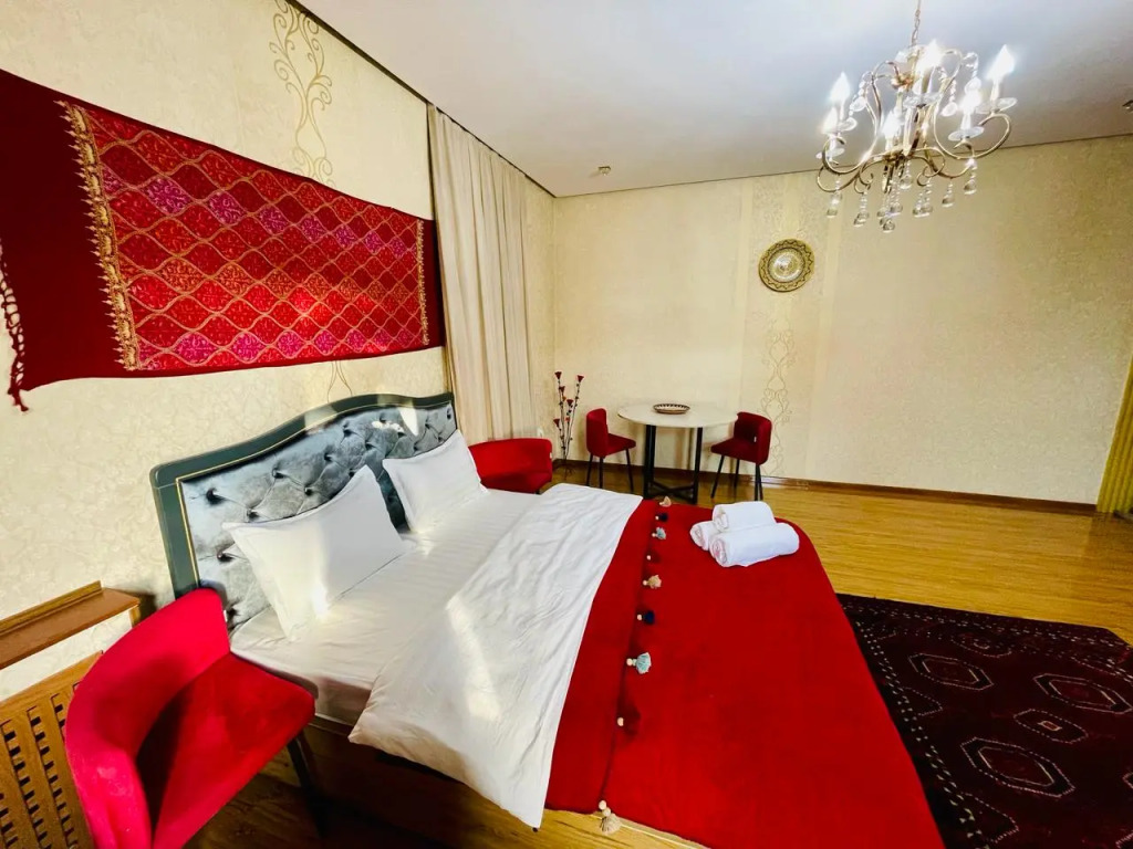 Квартира M.O.O.N. APARTMENTS Айбек 19 центр