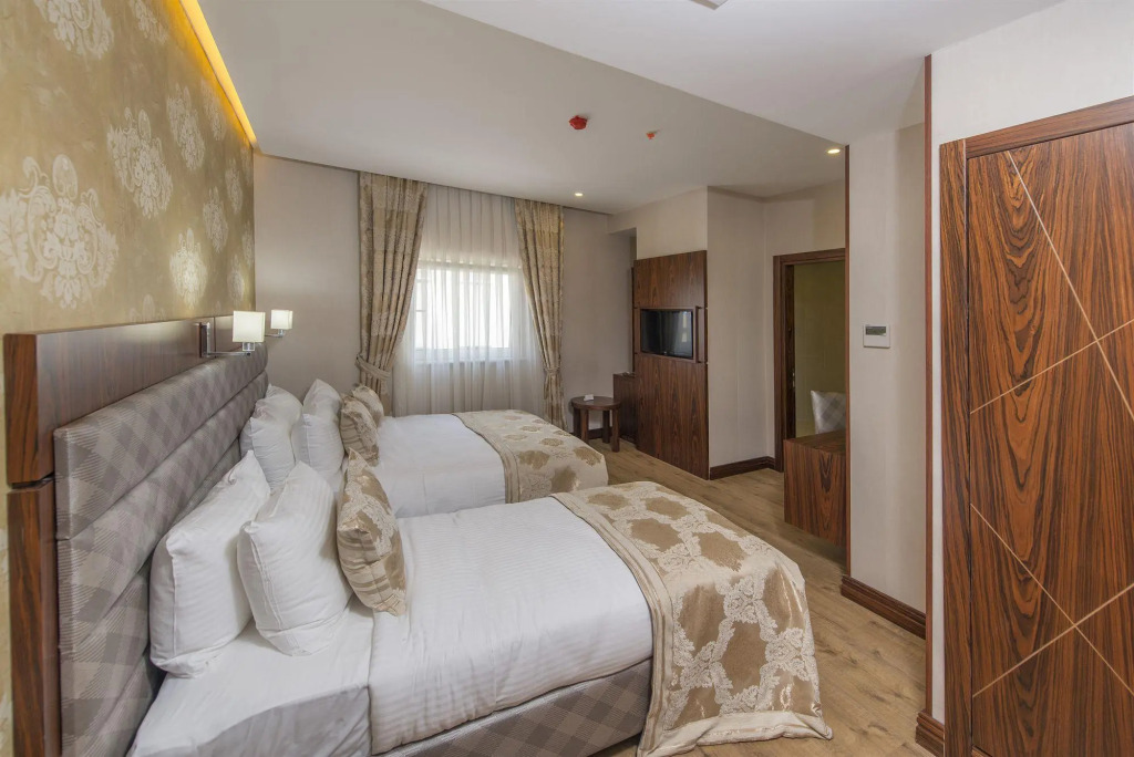 MidMar Deluxe Hotel