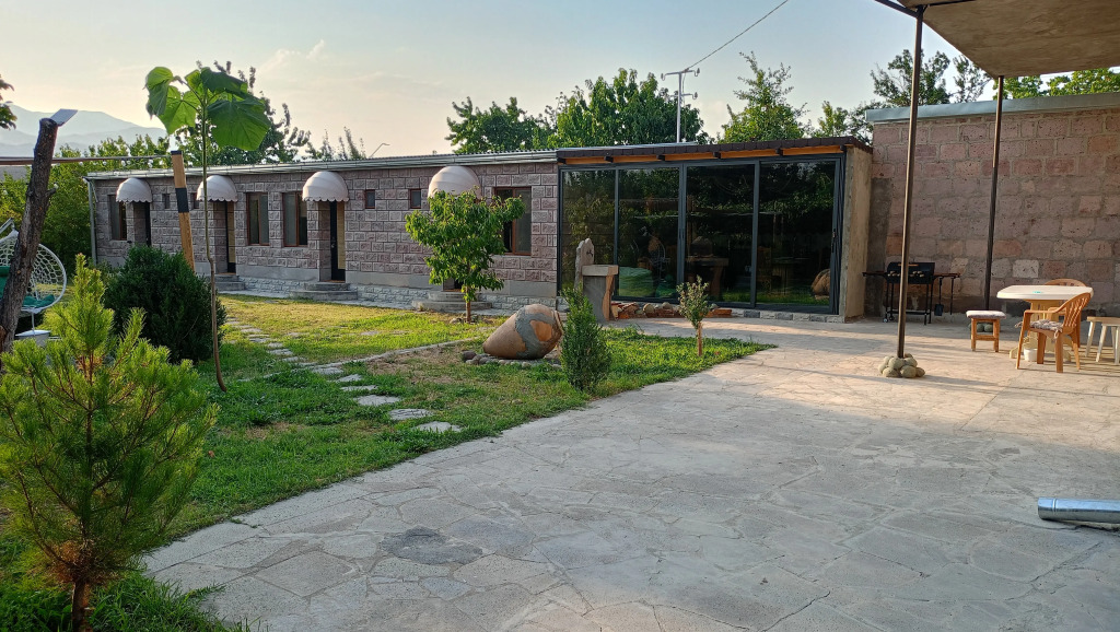 Khachatryans Guest House