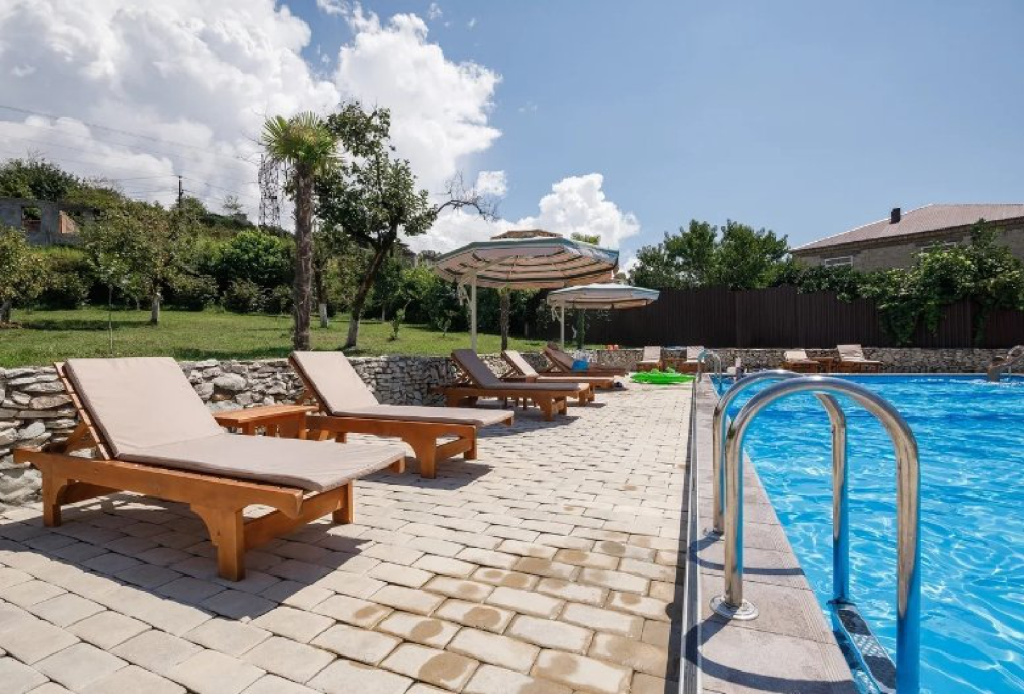 Paradise Hotel