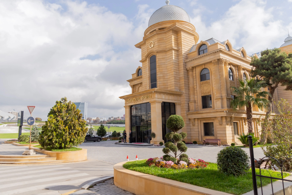 The Central Point Hotel Baku