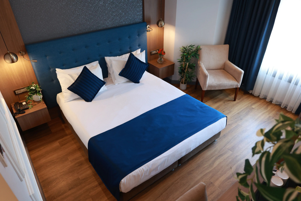 Revia Square Hotel