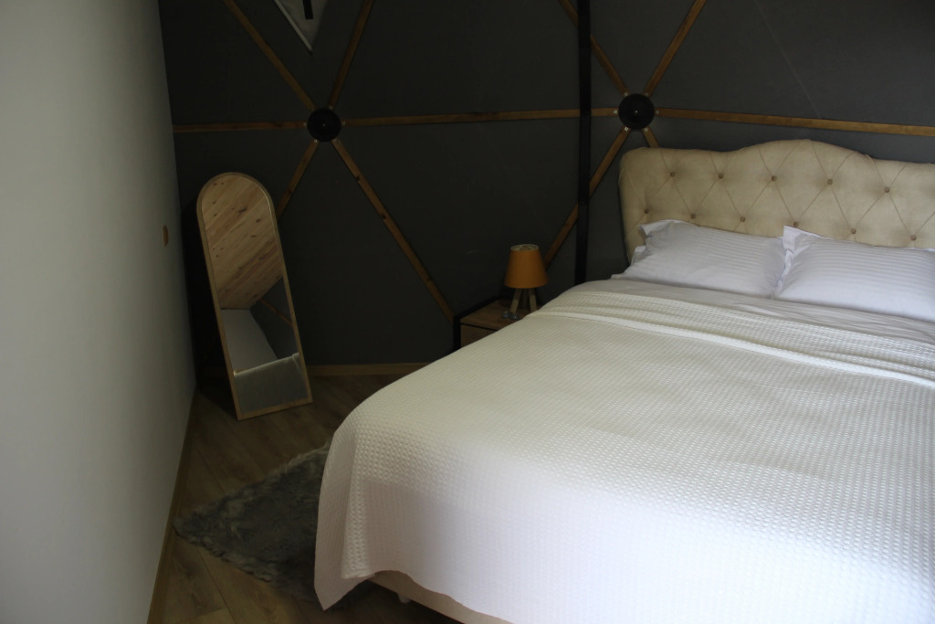 Glamping Bogina Dome & Suite