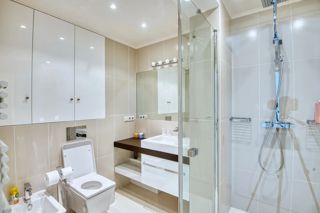 Luxurious 2BD W/seaview In Cap D'antibes Apartments