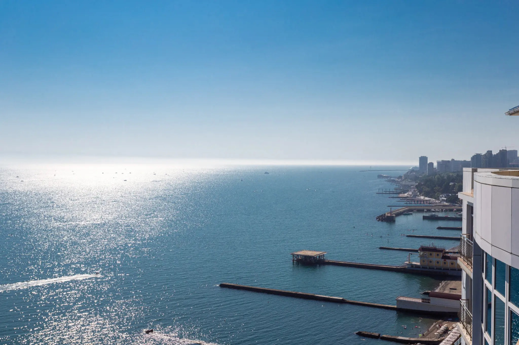 Квартира трехкомнатная с прямым видом на море