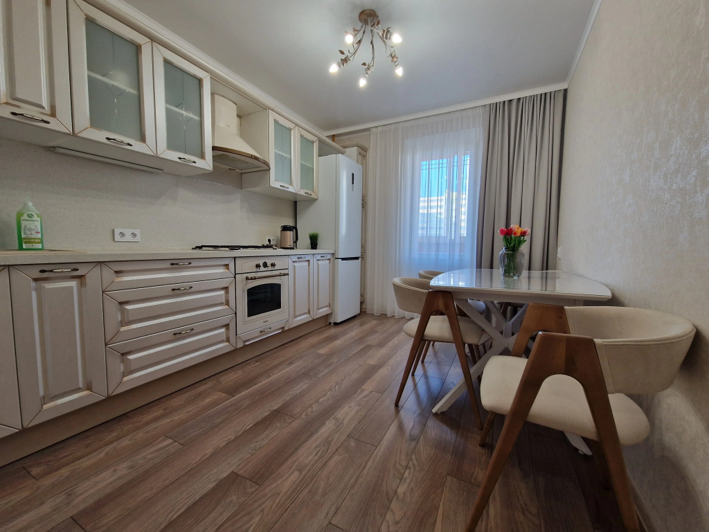 Квартира Виталий HouseRent Трёхкомнатная по ул. Рината Галеева, 31