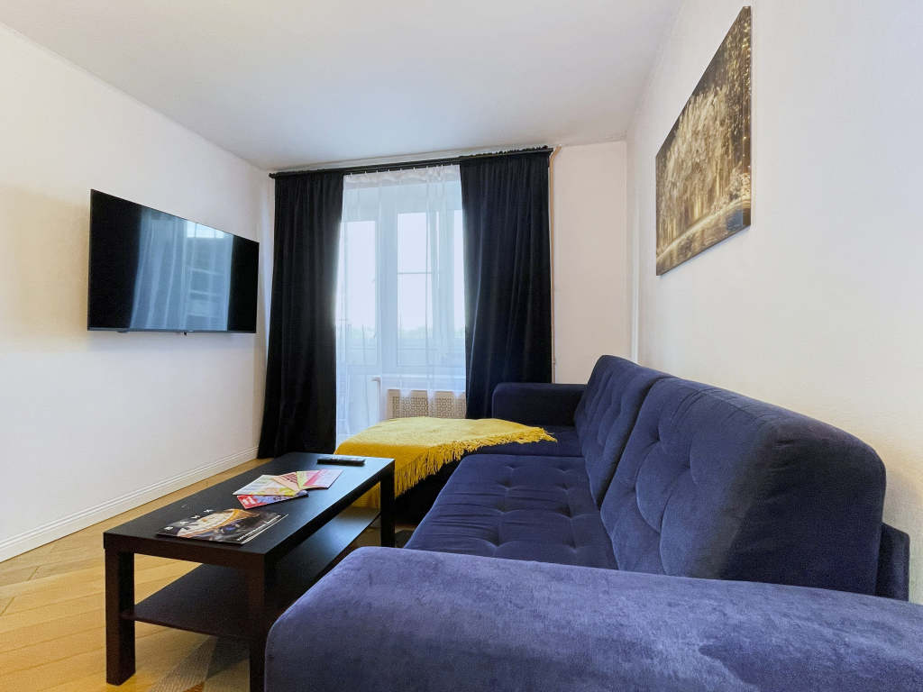 S Vidom Na Gostinitsu Kosmos Flat