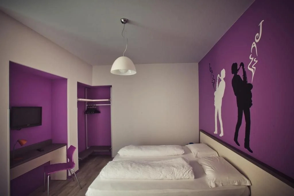 Sure Hotel by Best Western Nologo