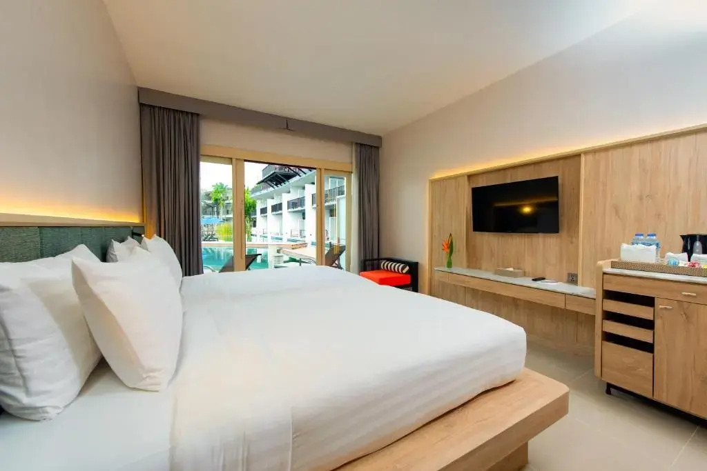 Отель Holiday Ao Nang Beach Resort Krabi