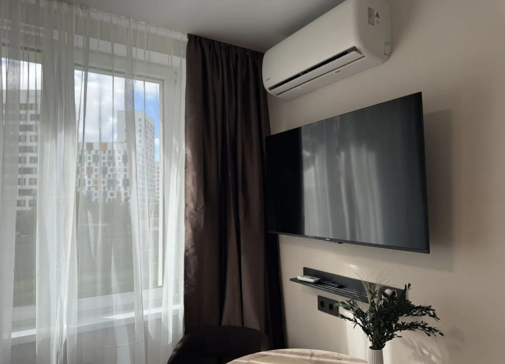 23/2 Studiya U Metro Botanicheskiy Sad Flat