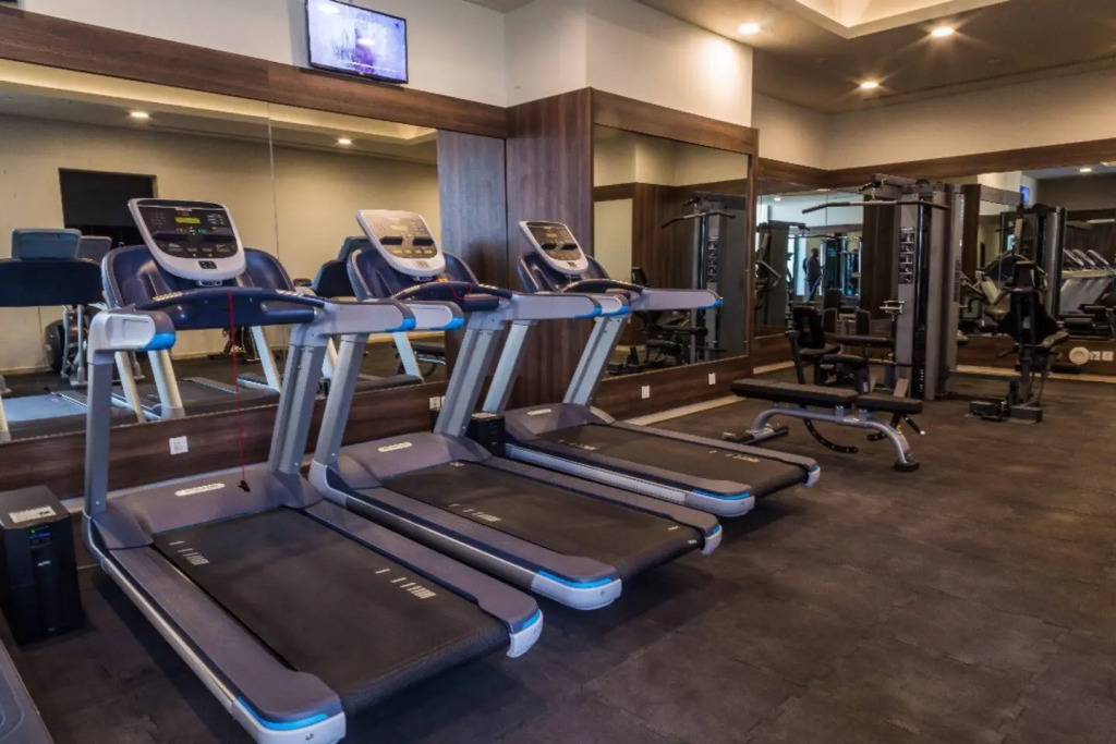 Апартаменты HEYCH Residences - Eko Pearl Towers