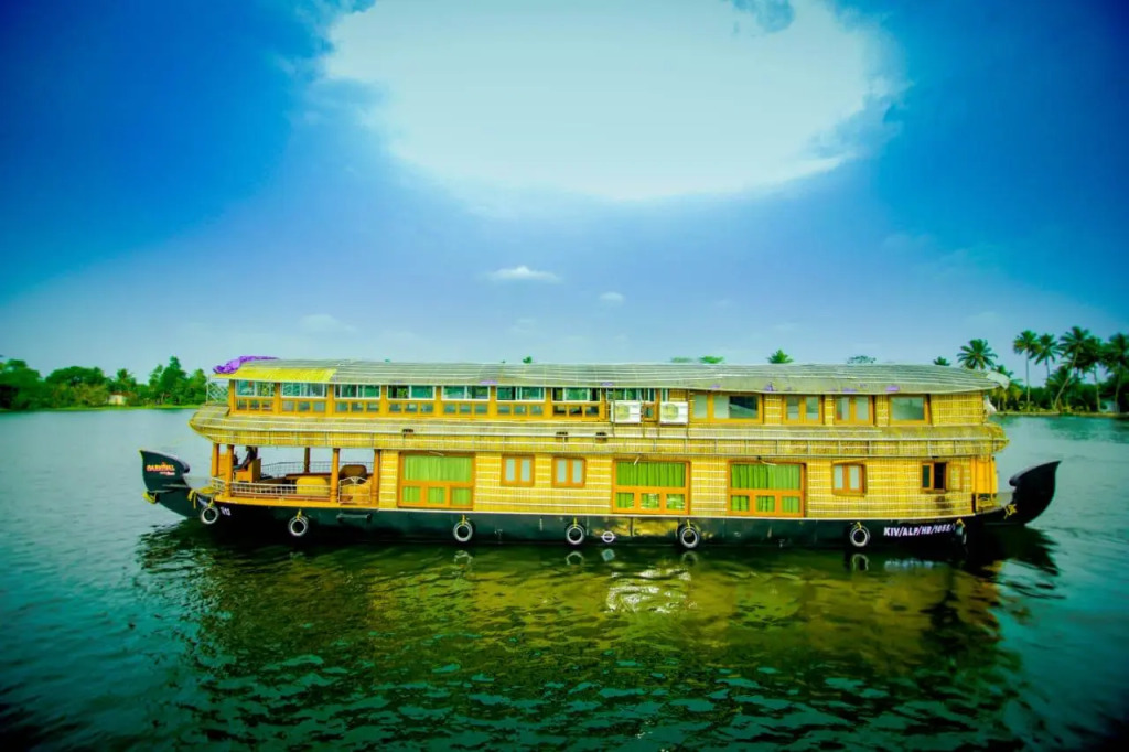 Отель Sreekrishna 5bedroom Family Houseboat