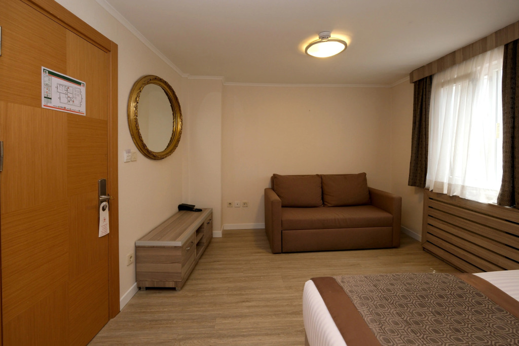 Pera Arya Hotel