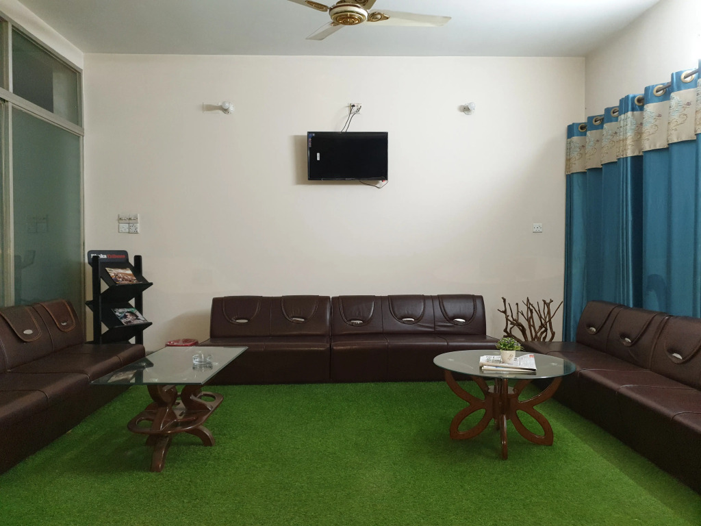 Green House Hotel & Tours