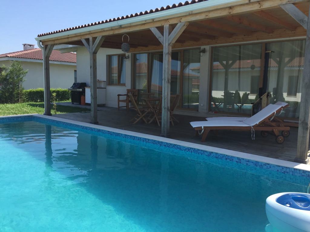 Вилла White House Family Villa with a pool 1