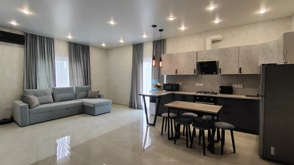 Частный дом Family home с бассейном
