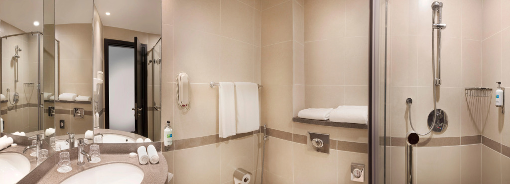 Holiday Inn Express Dubai Safa Park by IHG