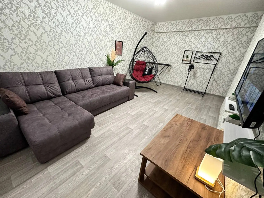 Квартира Top Rooms: Двухкомнатная у метро Пролетарская с качелями