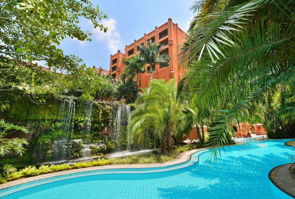 Отель Kampala Serena
