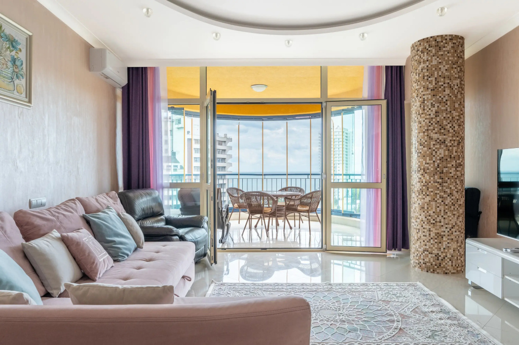 Апартаменты Просторные с панорамным видом на море Real Apartments