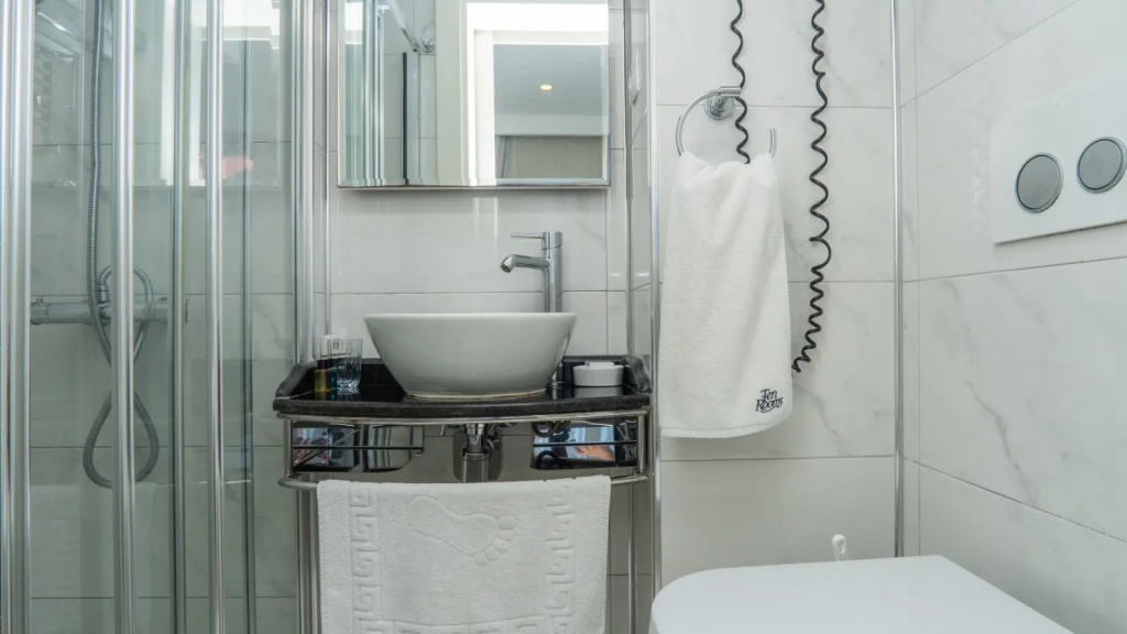 Ten Rooms Istanbul Hotel