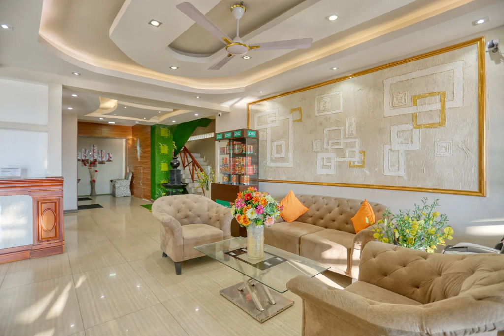 Отель Lazaani Colombo