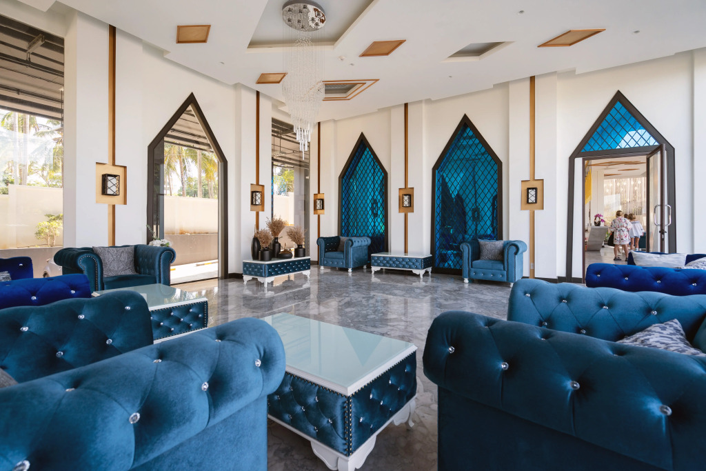 Отель Aristo Beach Resort condo by Roominger
