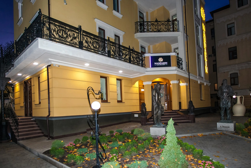 Hotel "Mandarin Clubhouse"