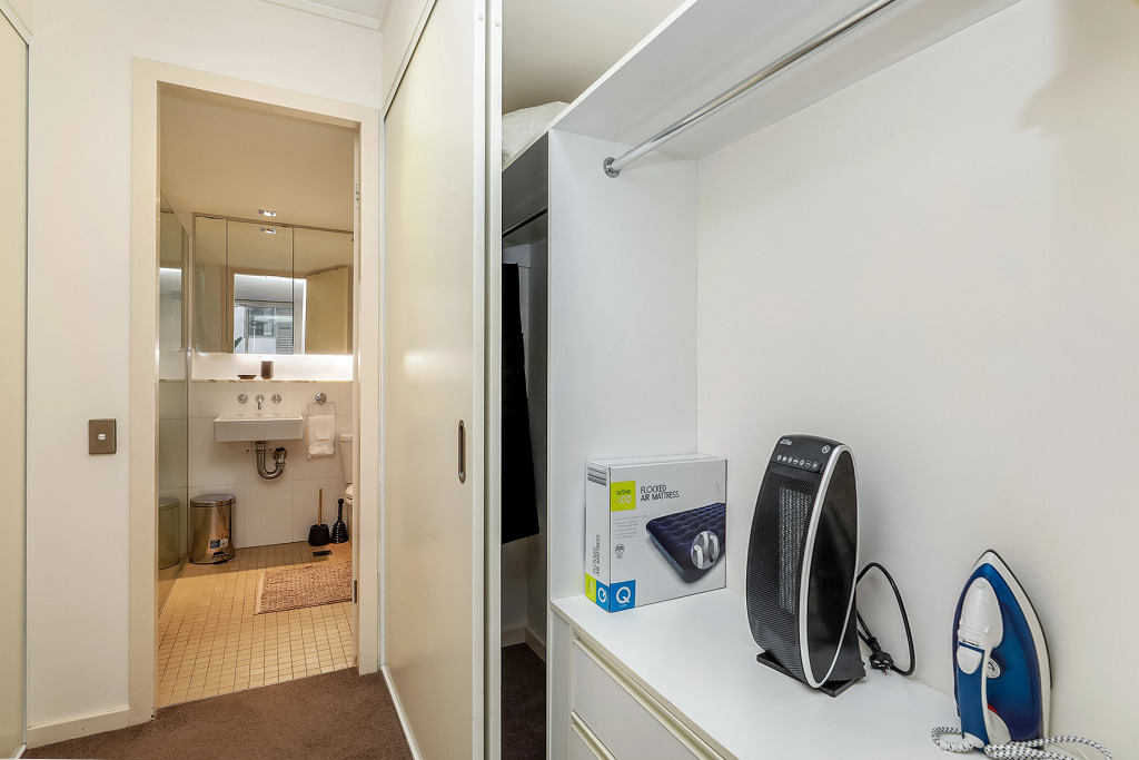 Апартаменты Furnished Apartment Walk to Bondi Beach