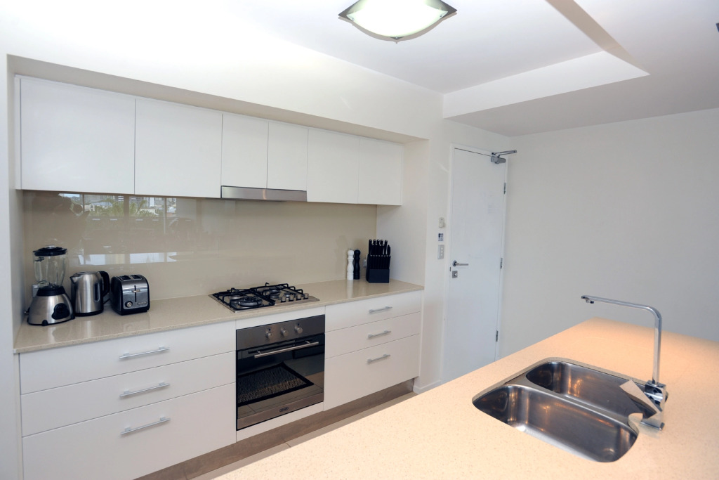 Апартаменты Surfers Paradise Three Bedroom With Pool and Spa Access
