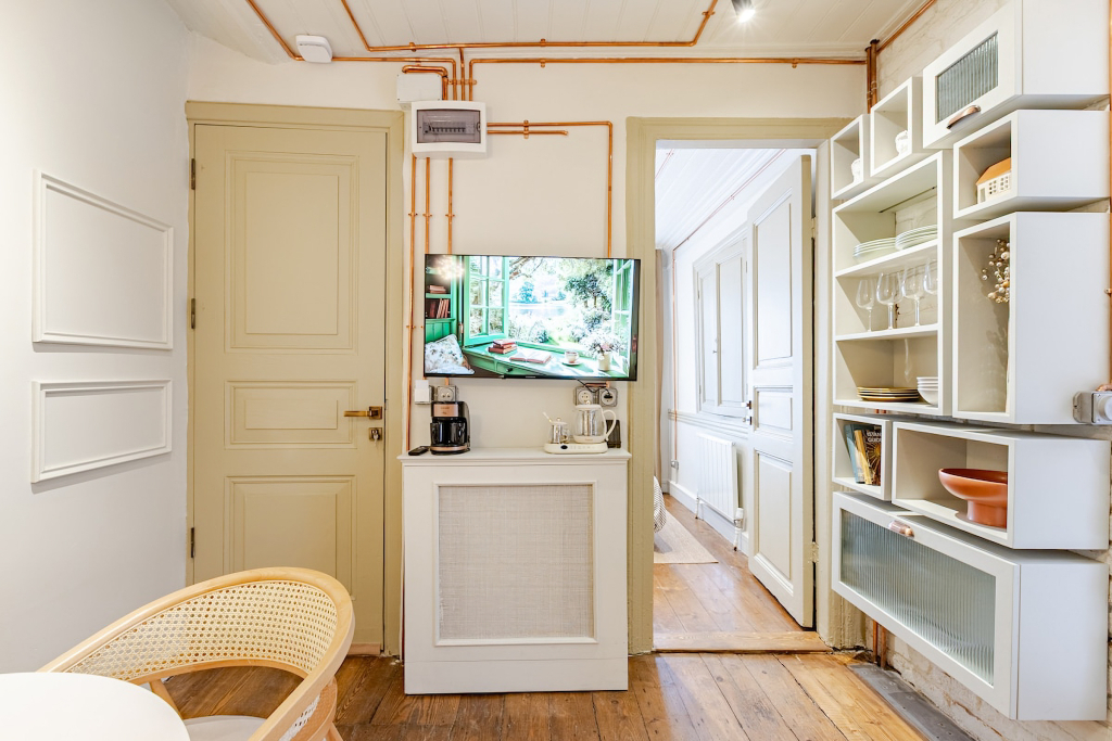 Квартира Two-Bedroom in Historic Mansion Old Town