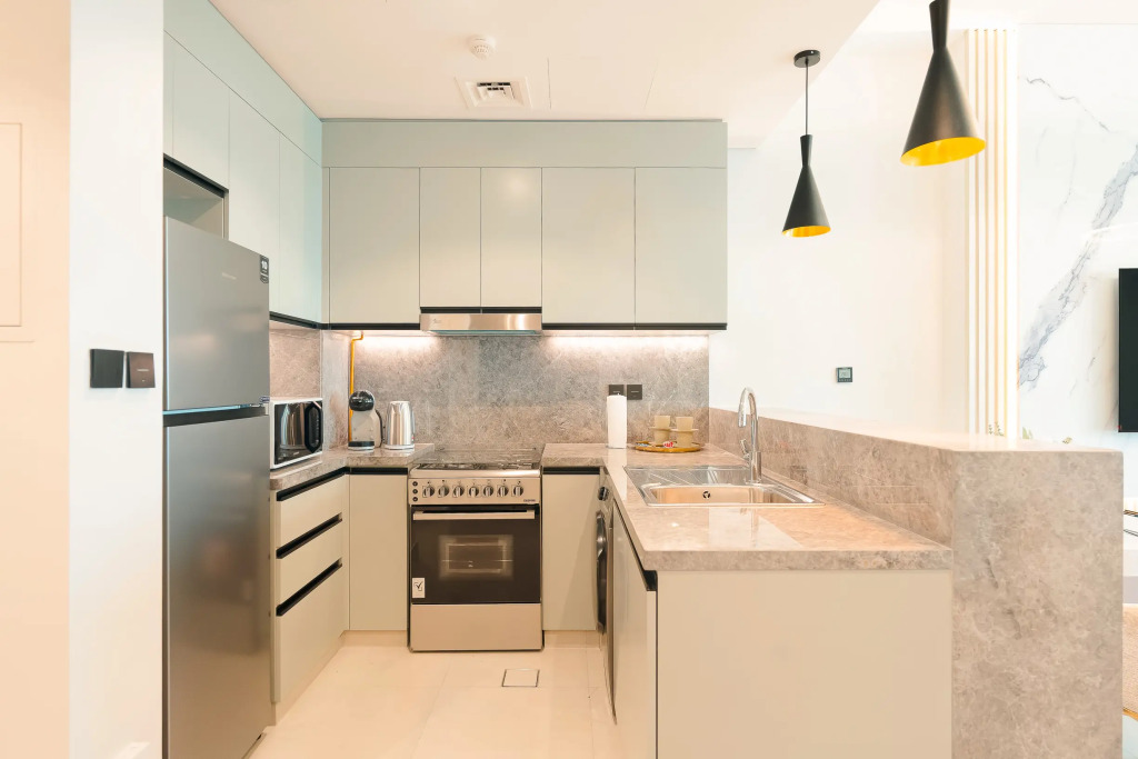 Апартаменты KeyRock Living | Golf Gate Apt with Pool Access