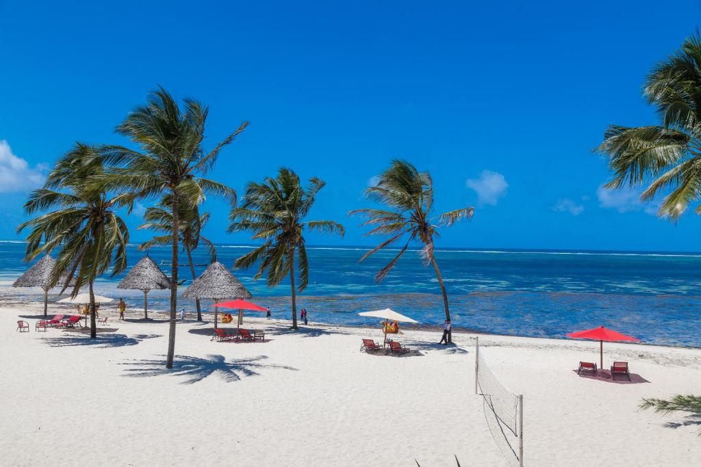 Отель PrideInn Paradise Beach Resort & Spa