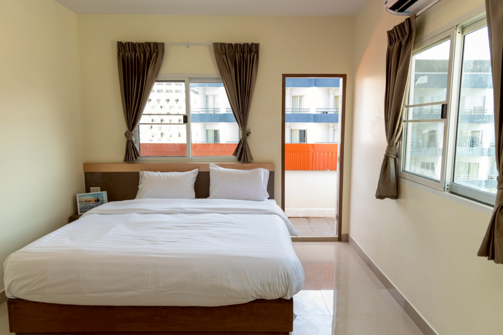 Отель Sea Inn Pattaya
