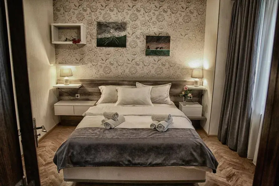 Old Metekhi Stay