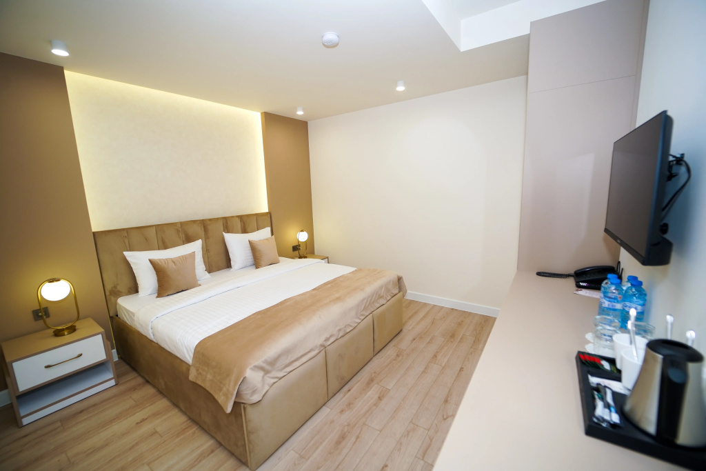 B&M Hotel