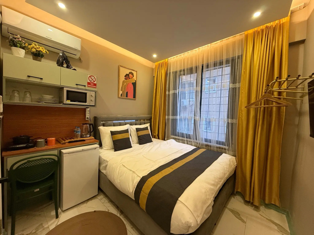 Апартаменты Warm cozy studio near the metro station