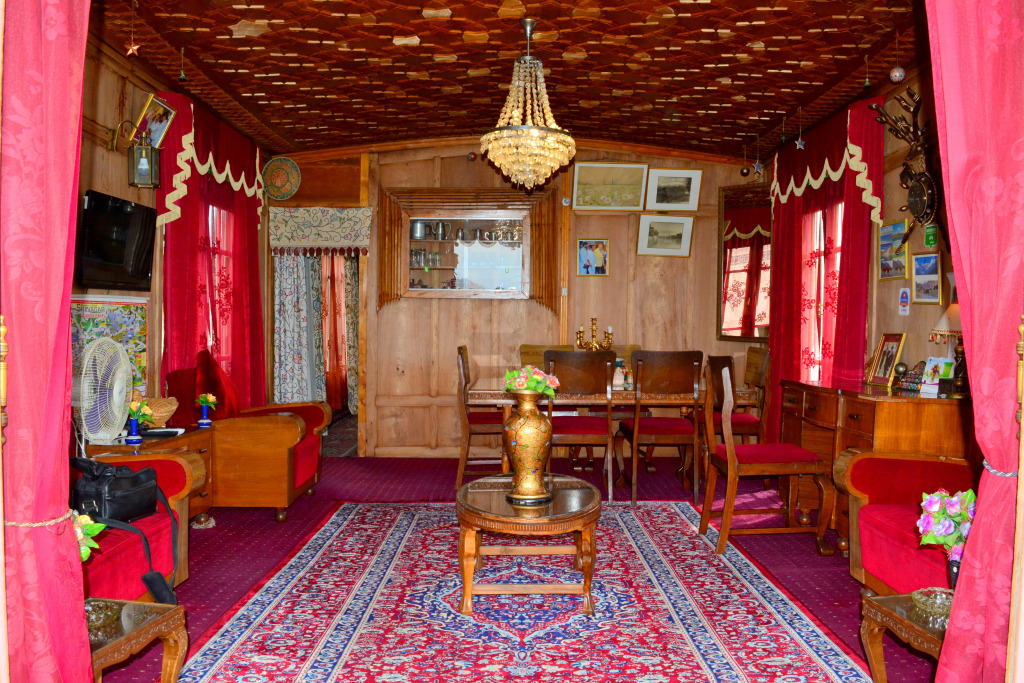 Отель Houseboat Golden Flower