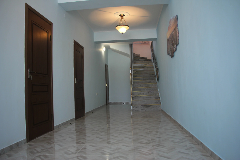 Lara Hotel